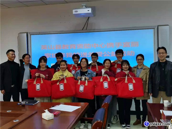 爱心助学子  棉被暖人心