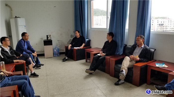 石云峰校长深入课堂开展听评公开课活动