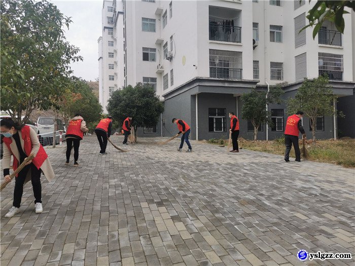 社区清扫为双创 美化环境靓家园