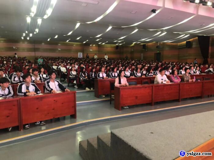武汉大学教授走进英山理工中专开展科普专题讲座