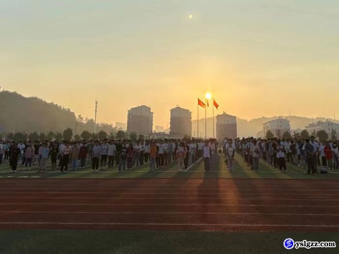 我校举行高一新生入学心理调适及习惯养成专题讲座