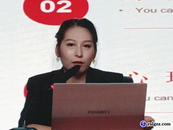 我校举行高一女生身心健康专题讲座