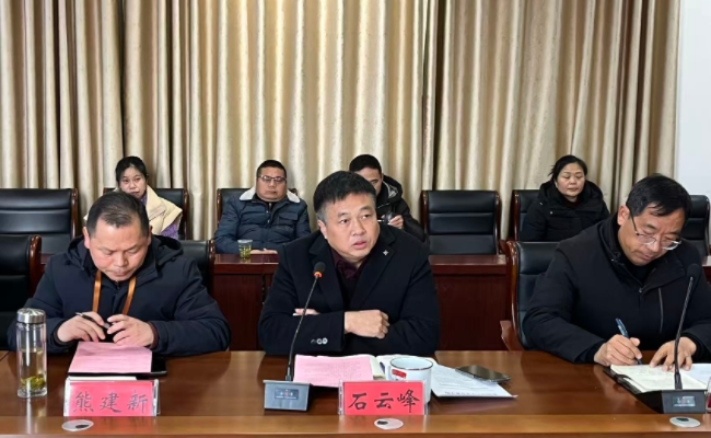 同心携手映桃李，家校共育赢未来